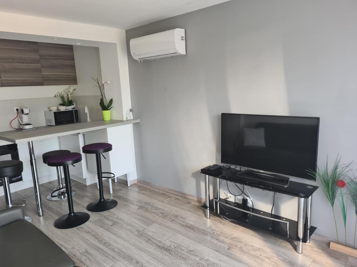 Spacieux Studio Dans Le Beaujolais Saint-Georges-de-Reneins Dış mekan fotoğraf